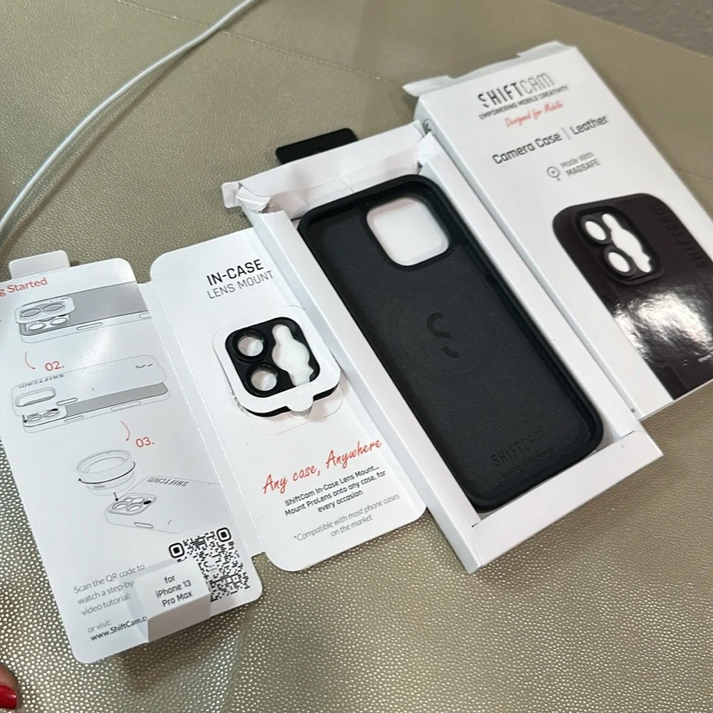 Siftcam Lens Ultra 16mm Wide Angle works w/all IPhones & Samsung G & Camera Case